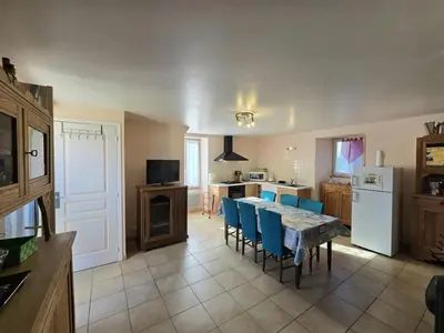 Cuisine ou kitchenette dans l'établissement Gîte familial avec cheminée, ping-pong, près de la Grotte de Tourtoirac et du Château de Hautefort - FR-1-616-8