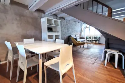 Coin salon dans l'établissement Splendide Maison 5 chambres ! Quartier Historique