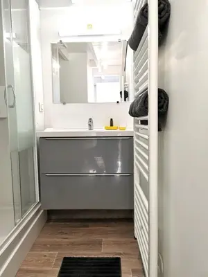 Cuisine ou kitchenette dans l'établissement Splendide Maison 5 chambres ! Quartier Historique