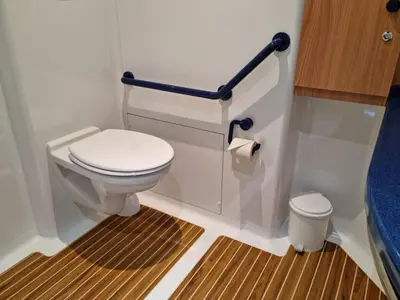 Salle de bains dans l'établissement Hôtel Eden Lake
