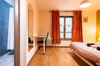 Un ou plusieurs lits dans un hébergement de l'établissement Le LENNON - Centre Ville T2 - Rez-de-chaussée