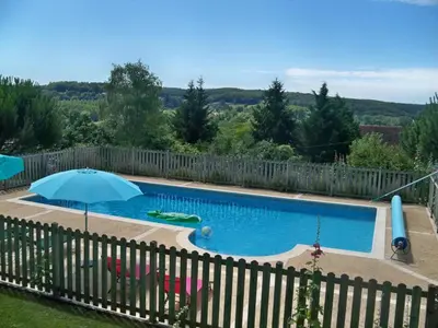 Piscine de l'établissement Gîte rustique avec piscine privée et Wifi - FR-1-616-70 ou située à proximité