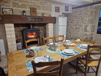 Plan de l'établissement Gîte rustique avec piscine privée et Wifi - FR-1-616-70