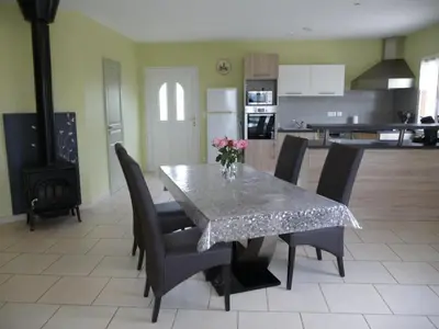 Cuisine ou kitchenette dans l'établissement Charmante maison avec Wifi et parking près de Sarlat - FR-1-616-116