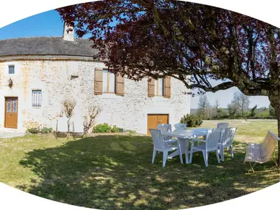 Jardin de l'établissement Charmante maison en Dordogne avec jardin et animaux acceptés - FR-1-616-114