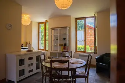 Cuisine ou kitchenette dans l'établissement les tilleuls