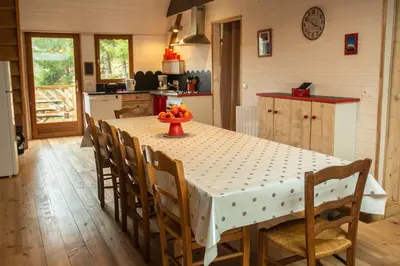 Cuisine ou kitchenette dans l'établissement Le Grand Gîte de Chomet