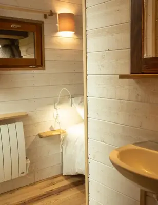 Salle de bains dans l'établissement Le Grand Gîte de Chomet