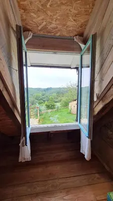 Balcon ou terrasse dans l'établissement La Belle Petite Ferme Rosiers de Julliac 19350