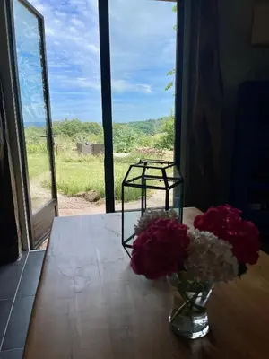 Balcon ou terrasse dans l'établissement La Belle Petite Ferme Rosiers de Julliac 19350