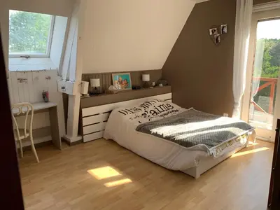 Un ou plusieurs lits dans un hébergement de l'établissement Maison conviviale 8 personne avec piscine intérieure, à la campagne