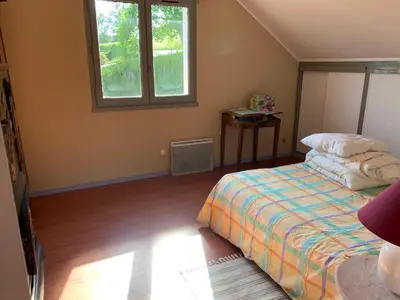 Un ou plusieurs lits dans un hébergement de l'établissement Maison conviviale 8 personne avec piscine intérieure, à la campagne