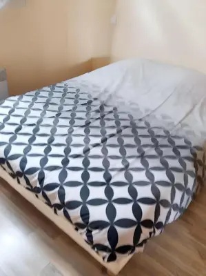 Un ou plusieurs lits dans un hébergement de l'établissement Chalet chaleureux à Darazac avec jardin de 60 m²