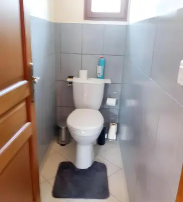 Salle de bains dans l'établissement Chalet chaleureux à Darazac avec jardin de 60 m²