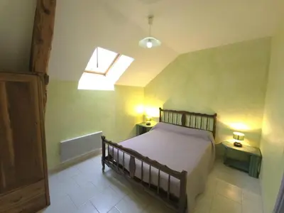 Un ou plusieurs lits dans un hébergement de l'établissement Maison de campagne avec wifi près de Thenon, 3 chambres - FR-1-616-138