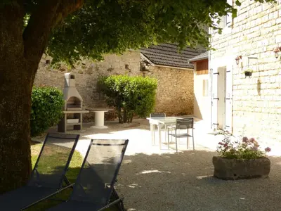 Plan de l'établissement Charmante maison en pierres à Coly - FR-1-616-19