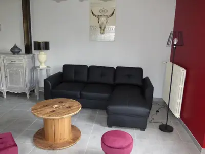 Coin salon dans l'établissement Charmante maison en pierres à Coly - FR-1-616-19