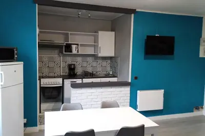Cuisine ou kitchenette dans l'établissement Apt T2 41m2 WIFI 2* 4-6 pers. La BOURBOULE