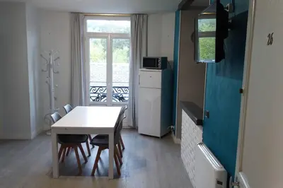 Télévision ou salle de divertissement dans l'établissement Apt T2 41m2 WIFI 2* 4-6 pers. La BOURBOULE