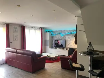 Coin salon dans l'établissement Chambon-sur-Lac