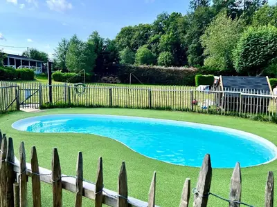 Piscine de l'établissement Stacaravan 4 persoons - Camping Le Soustran ou située à proximité