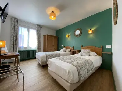 Un ou plusieurs lits dans un hébergement de l'établissement Hôtel Restaurant Le Grillon