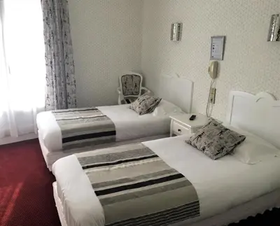 Un ou plusieurs lits dans un hébergement de l'établissement Hôtel Restaurant Le Grillon