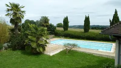 Piscine de l'établissement Chambres d'hôtes Le Saleix ou située à proximité