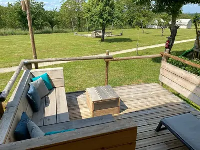 Jardin de l'établissement Glamping Place de la Famille