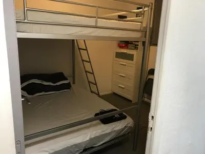 Un ou plusieurs lits superposés dans un hébergement de l'établissement Appartement les Myrtilles à Super Besse au pied des pistes