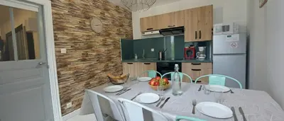Cuisine ou kitchenette dans l'établissement Villa Jean Julien - Les Cascades - Wifi - 2 chambres - 6 personnes - Terrasse