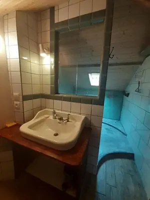 Salle de bains dans l'établissement La maison parfumée