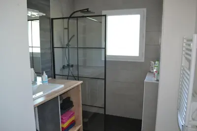 Salle de bains dans l'établissement Maison Cinona