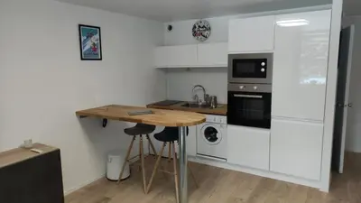 Cuisine ou kitchenette dans l'établissement Studio avec balcon et vue sur le Sancy