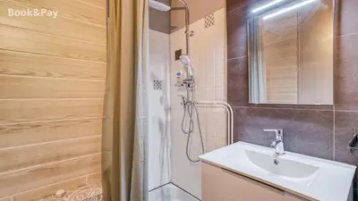 Salle de bains dans l'établissement Céanothe-InvIRI. Studio Mairie. Parking Privatif
