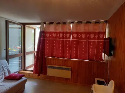Télévision ou salle de divertissement dans l'établissement Studio 4 personnes centre Superbesse
