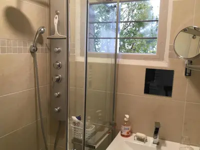 Salle de bains dans l'établissement Chalet Lou Griou
