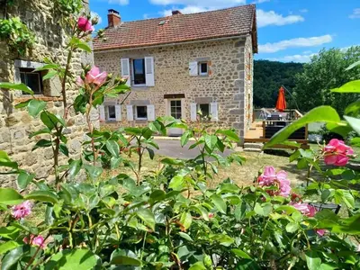 Jardin de l'établissement Gîte Les Hauts de Villemaloux