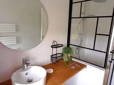 Salle de bains dans l'établissement Gîte Les Hauts de Villemaloux