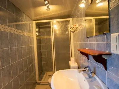 Salle de bains dans l'établissement Maison indépendante en pleine nature dans la Vallée de l'Auvézère - FR-1-616-140