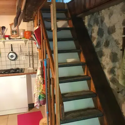 Cuisine ou kitchenette dans l'établissement Maison de charme à Vezac avec vue sur la montagne