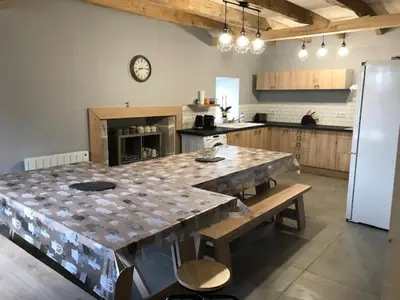 Cuisine ou kitchenette dans l'établissement GITE pour famille