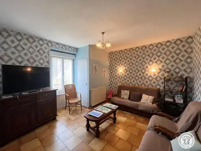 Télévision ou salle de divertissement dans l'établissement Maison confortable près de Sarlat avec jardin et wifi - FR-1-616-144