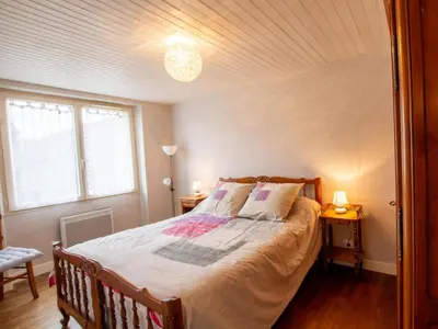 Un ou plusieurs lits dans un hébergement de l'établissement Maison spacieuse proche Lascaux, Wifi, Terrasse - FR-1-616-148