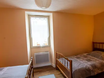 Un ou plusieurs lits dans un hébergement de l'établissement Maison spacieuse proche Lascaux, Wifi, Terrasse - FR-1-616-148