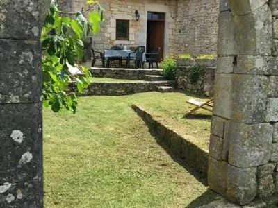 Jardin de l'établissement Maison du XIVe siècle avec WiFi et animaux admis près de Sarlat - FR-1-616-152