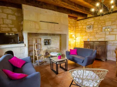 Coin salon dans l'établissement Maison du XIVe siècle avec WiFi et animaux admis près de Sarlat - FR-1-616-152