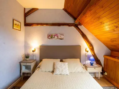Un ou plusieurs lits dans un hébergement de l'établissement Maison spacieuse avec Wifi, proche de Cherveix-Cubas - FR-1-616-158