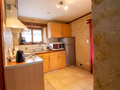 Cuisine ou kitchenette dans l'établissement Charmante maison périgourdine près de Hautefort - FR-1-616-167