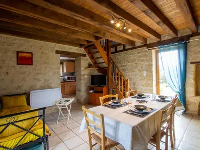 Cuisine ou kitchenette dans l'établissement Charmante maison périgourdine près de Hautefort - FR-1-616-167
